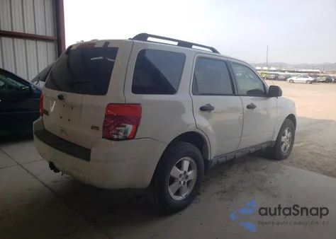 2011 Ford Escape Xlt z USA, uszkodzony, nr VIN 1FMCU9DGXBKA27531